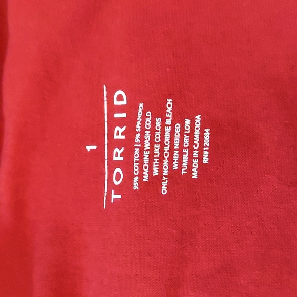 Red and black leopard print form fitting skirt - Picture 3 of 3